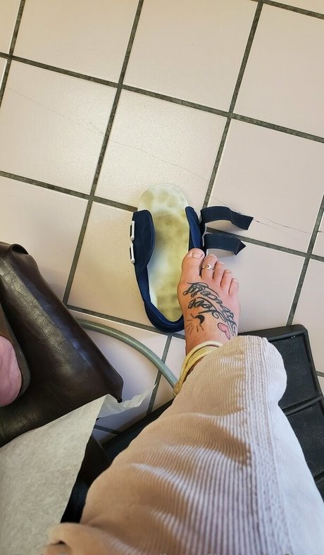 lovefiercelyfeet modèle érotique photo