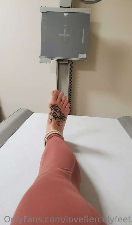 lovefiercelyfeet modèle de sexe archive