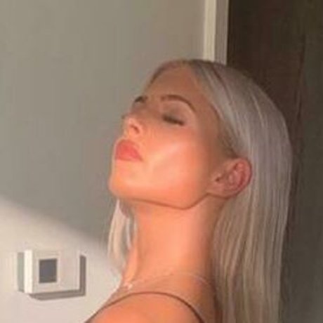 Caitrhx étoile nue photo