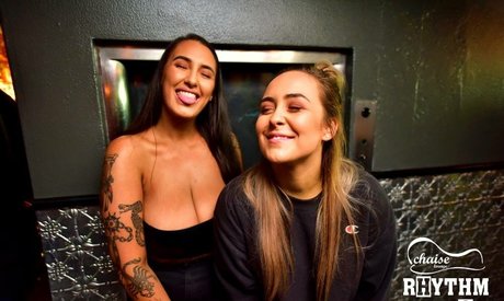 petits seins potelés onlyfans haut galerie