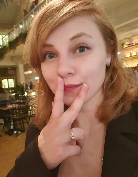 Sydney Poniewaz modèle parfait archive