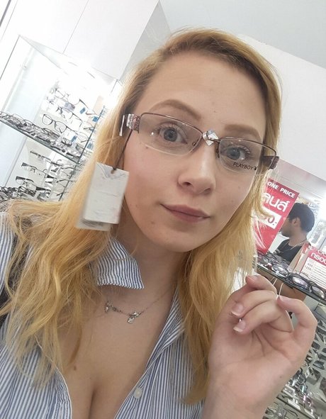 Sydney Poniewaz actrice libre image