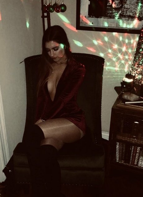 princesse asiatique onlyfans haute qualité parfait des photos