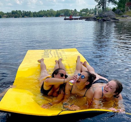 Lexi Thomas nus étoiles archive