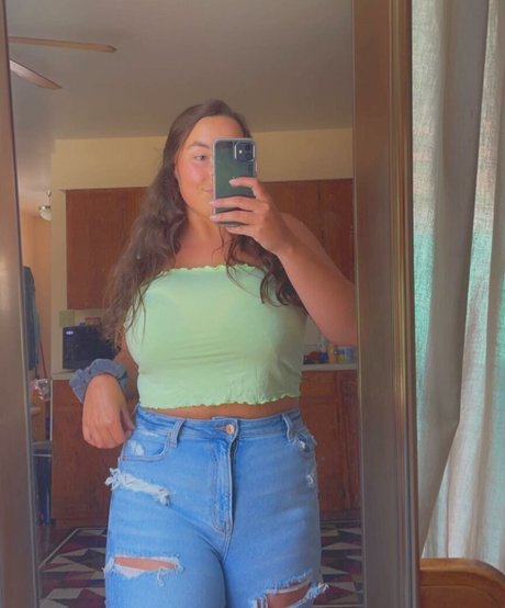 Lexi Thomas modèle magnifique image