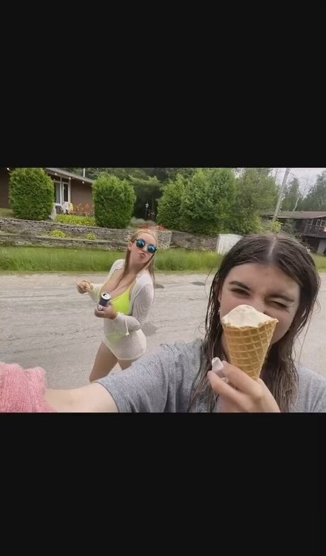 Hailey F nus star du porno image