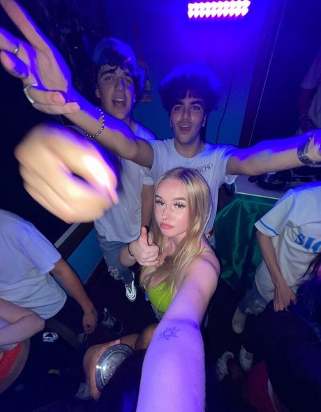 Hailey F actrice parfaite photos