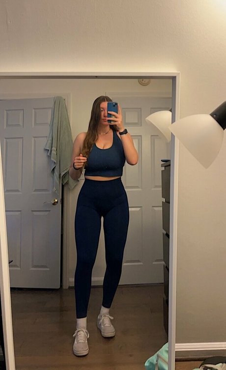 Hannah V modèle adulte photo