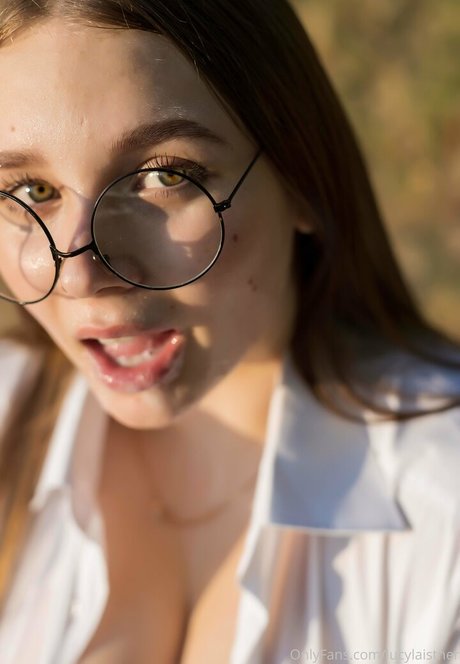 lucylaistner star du porno adulte photos