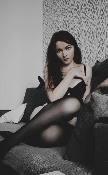 Littlegirldwarf star du porno photos