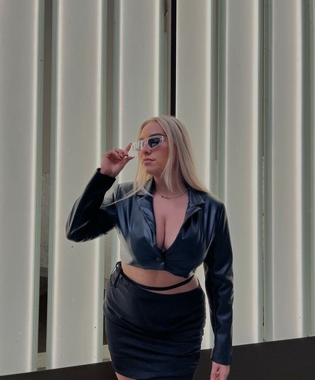 Beth Riva star du porno gratuit des photos