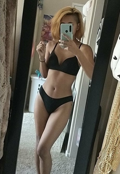 eeebydeeeby modèle de haute qualité photo