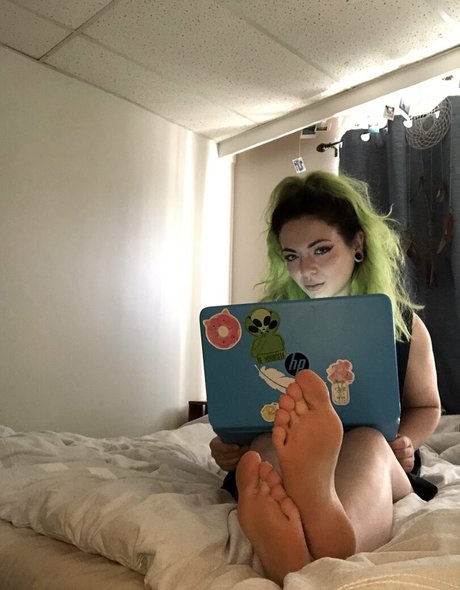 oliviafeetqueen jolie étoile img