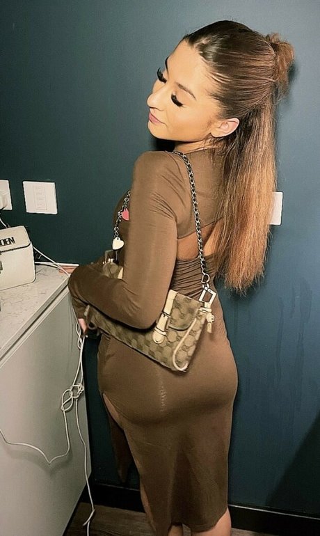 myacicic star érotique images