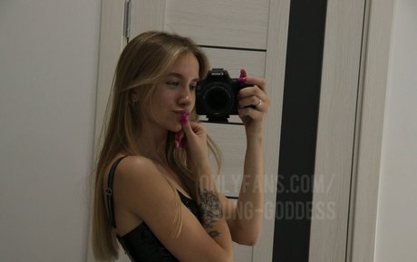 YoungGoddess star du porno gratuit photo