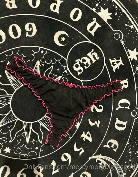 mercymorgbigtitsgoth modèle hd photo