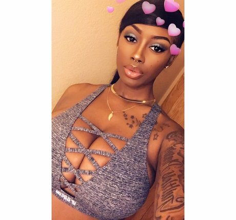 NonnieBaby modèle porno galerie