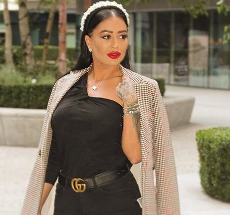 monicasuarez modèle de sexe collection