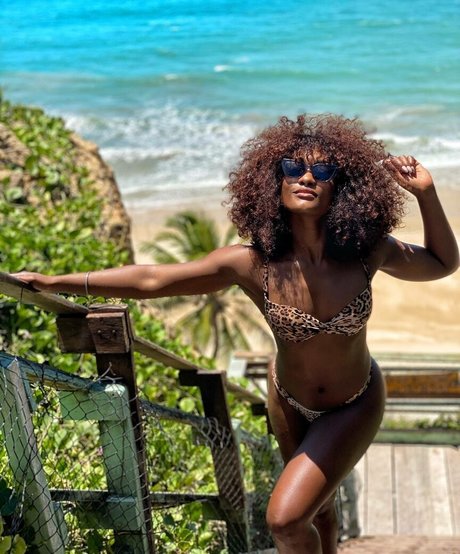 Erika Januza star du porno belle archive