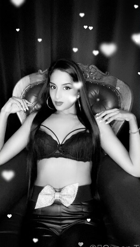 thequeentrish star du porno nue archive