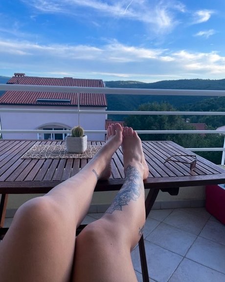 Baby Violent star du porno gratuite image