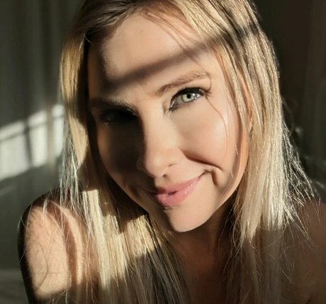 Mallory Moore modèle images