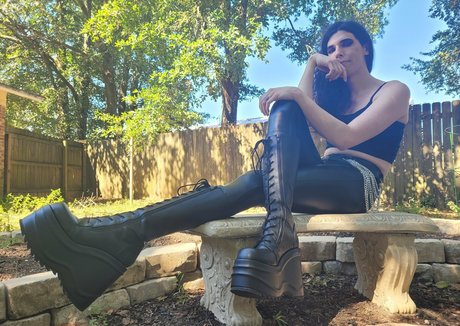 maemerciless star pornographique photo