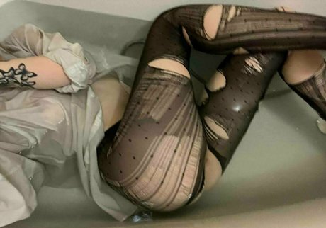 devil flowers belle actrice images