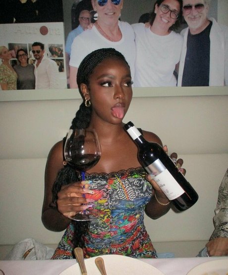 Justine Skye haut modèle des photos