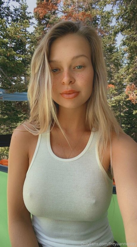 freyaannerayy actrice de nus galeries