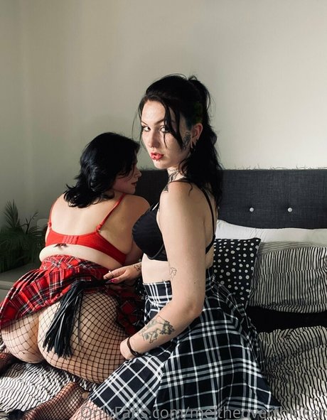 meltheoverthinker modèle chaud collection