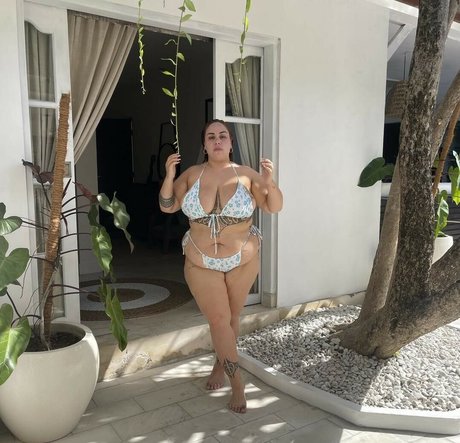 Antonia Waerea Adams star du porno hd archive