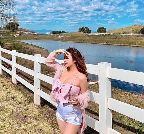 Rebecca Liu modèle chaud galerie