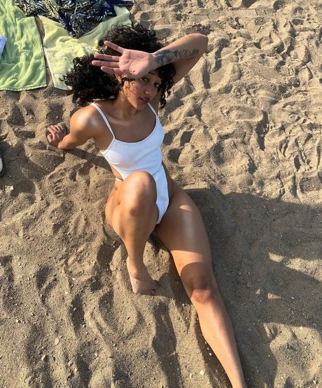 Numochiii modèle adulte des photos