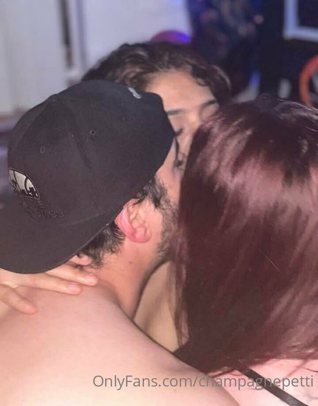 champagnepetti actrice érotique photos