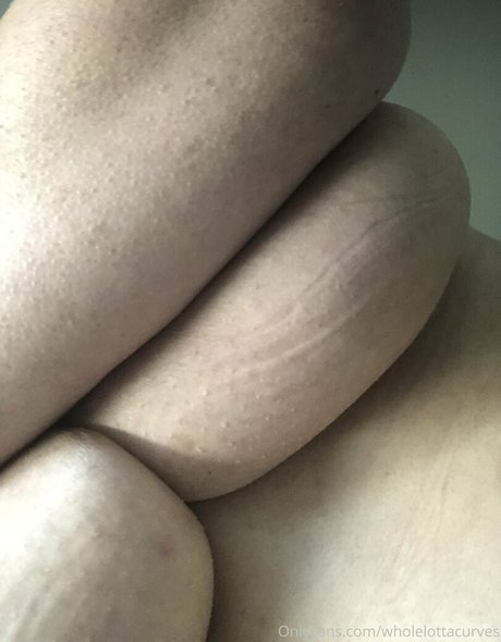 wholelottacurves actrice sexy image