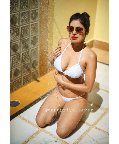 tanupriya modèle chaud photos