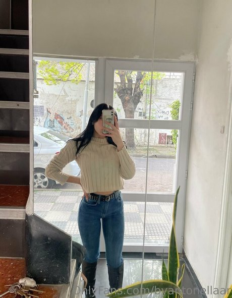 byantonellaar modèle artistique galerie