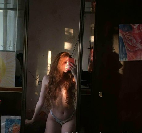 maya red haired art étoile des photos