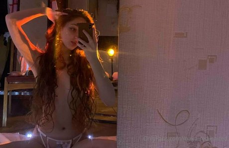 maya red haired actrice adulte photos