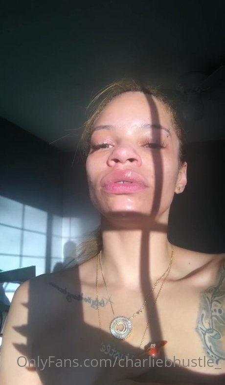 Charliebhustle_ actrice xxx img