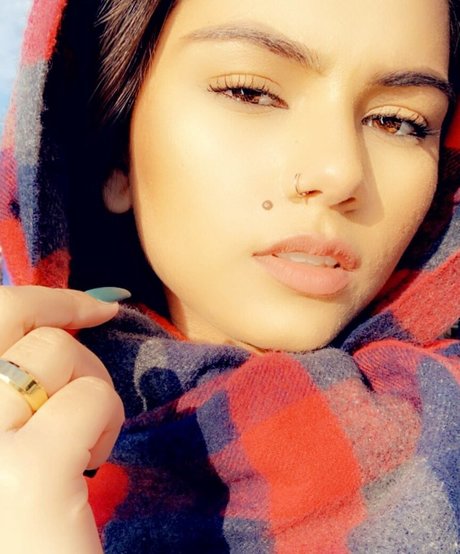 Sukh Bains belle star du porno archive