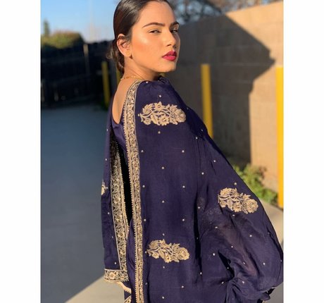 Sukh Bains modèle érotique photo