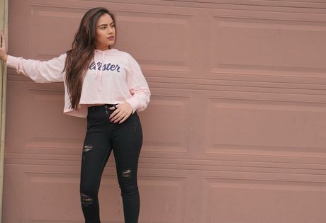 Sukh Bains actrice xxx image