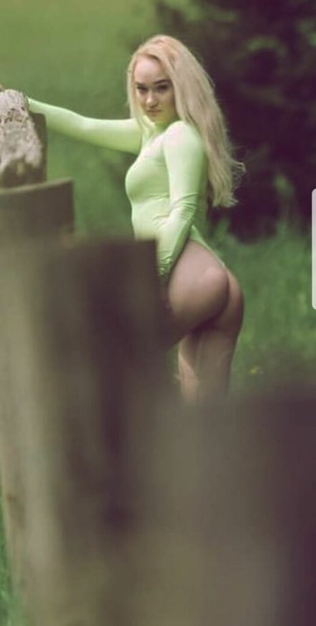 Zanet Breski actrice chaude des photos