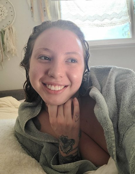 PiperMaePeach star du porno de haute qualité photos