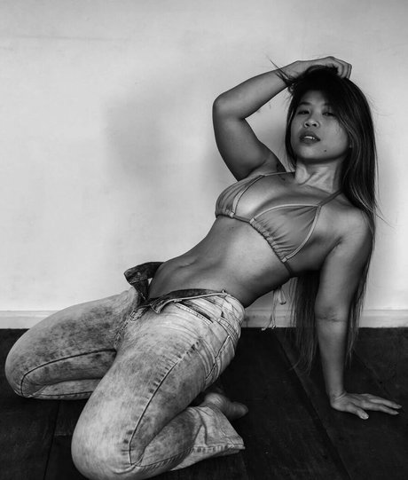 Yuan Jiamin star du porno gratuit images