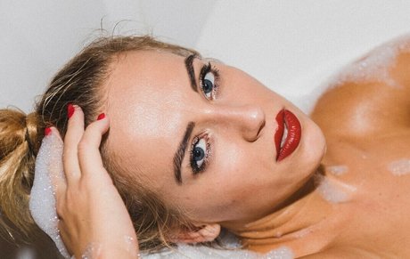 Monika Lara Smith étoile photo