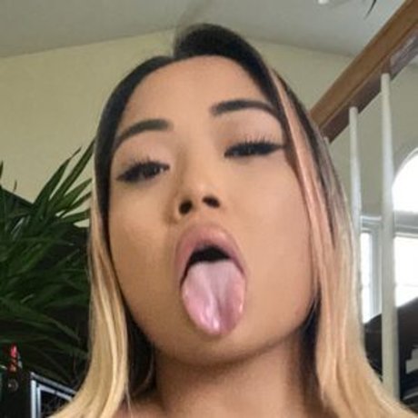 Sukisucchouse modèle gratuit des photos