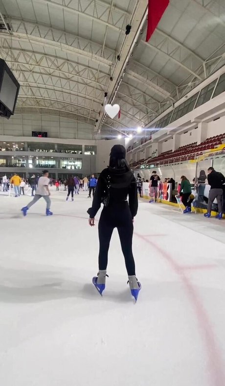 aysgencc actrice artistique des photos